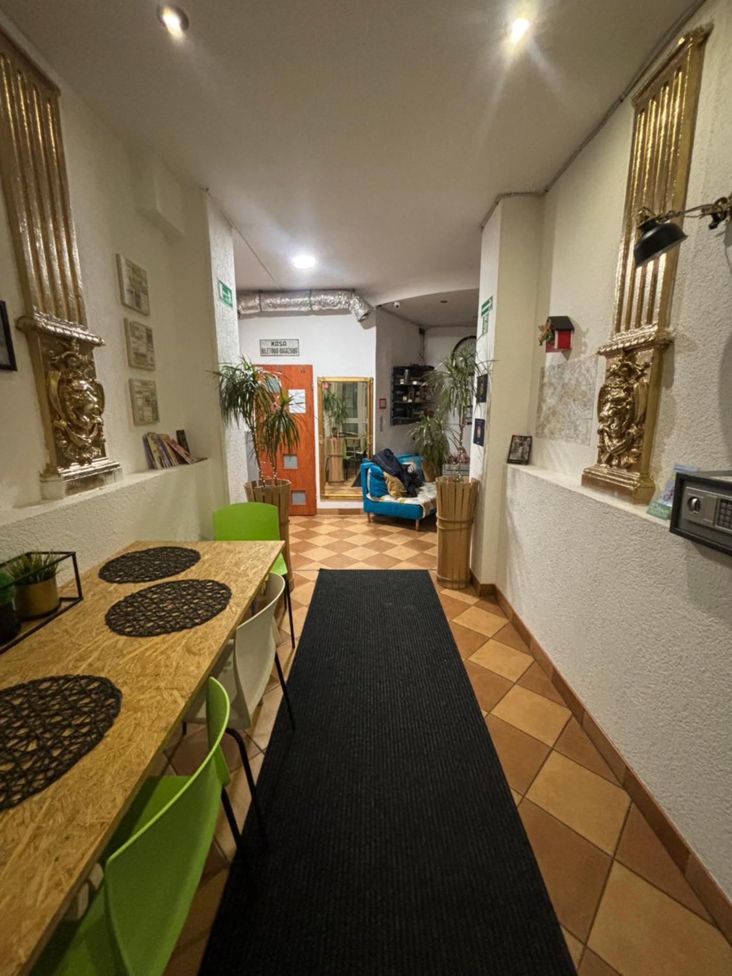 Flyfly Hostel , Darmowy Parking , Rezerwuj Przez Urzadzenia Mobilne -10 Procent Wrocław Eksteriør billede