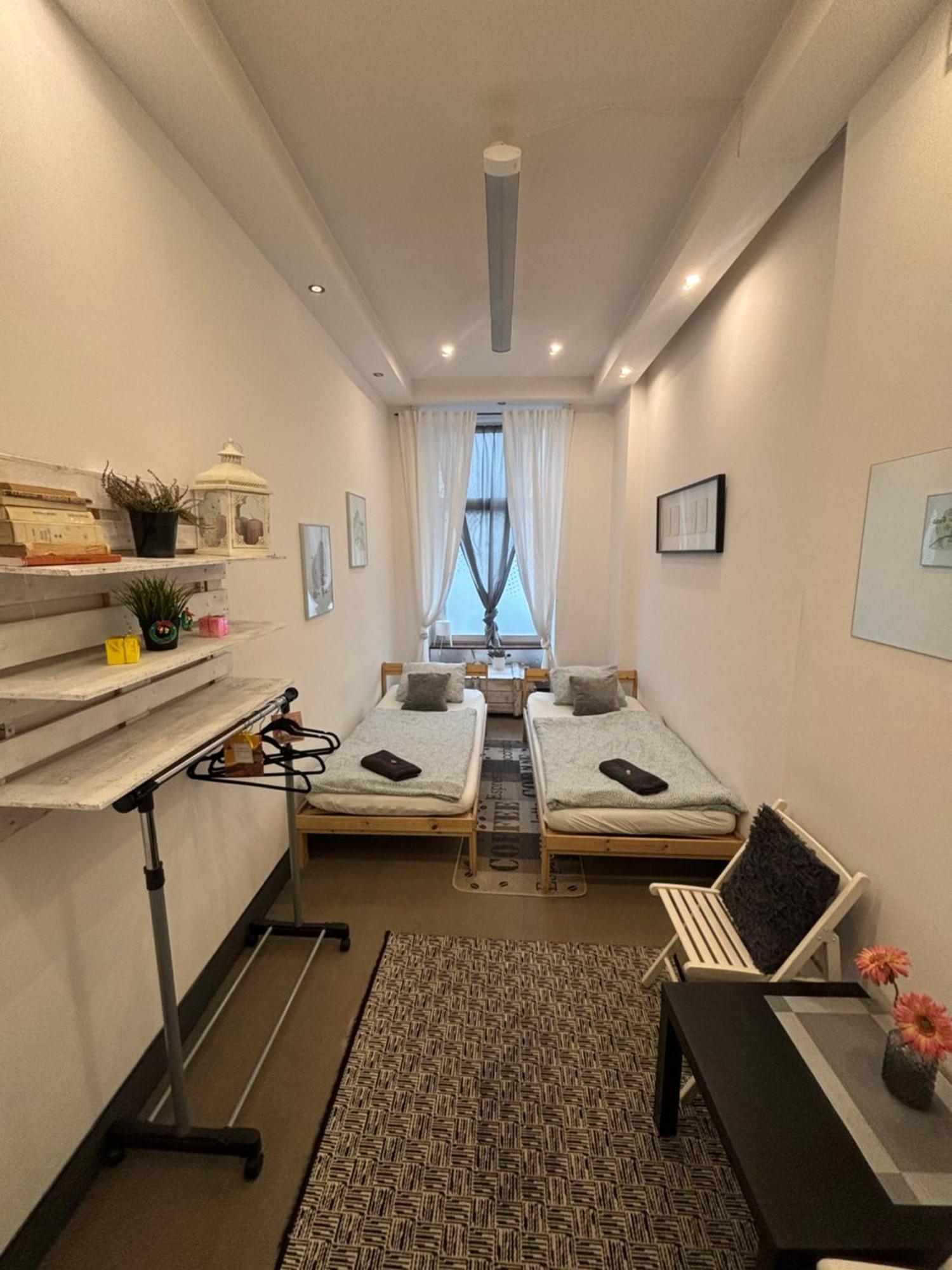 Flyfly Hostel , Darmowy Parking , Rezerwuj Przez Urzadzenia Mobilne -10 Procent Wrocław Eksteriør billede
