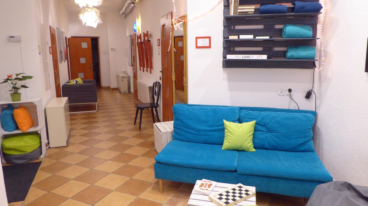 Flyfly Hostel , Darmowy Parking , Rezerwuj Przez Urzadzenia Mobilne -10 Procent Wrocław Eksteriør billede