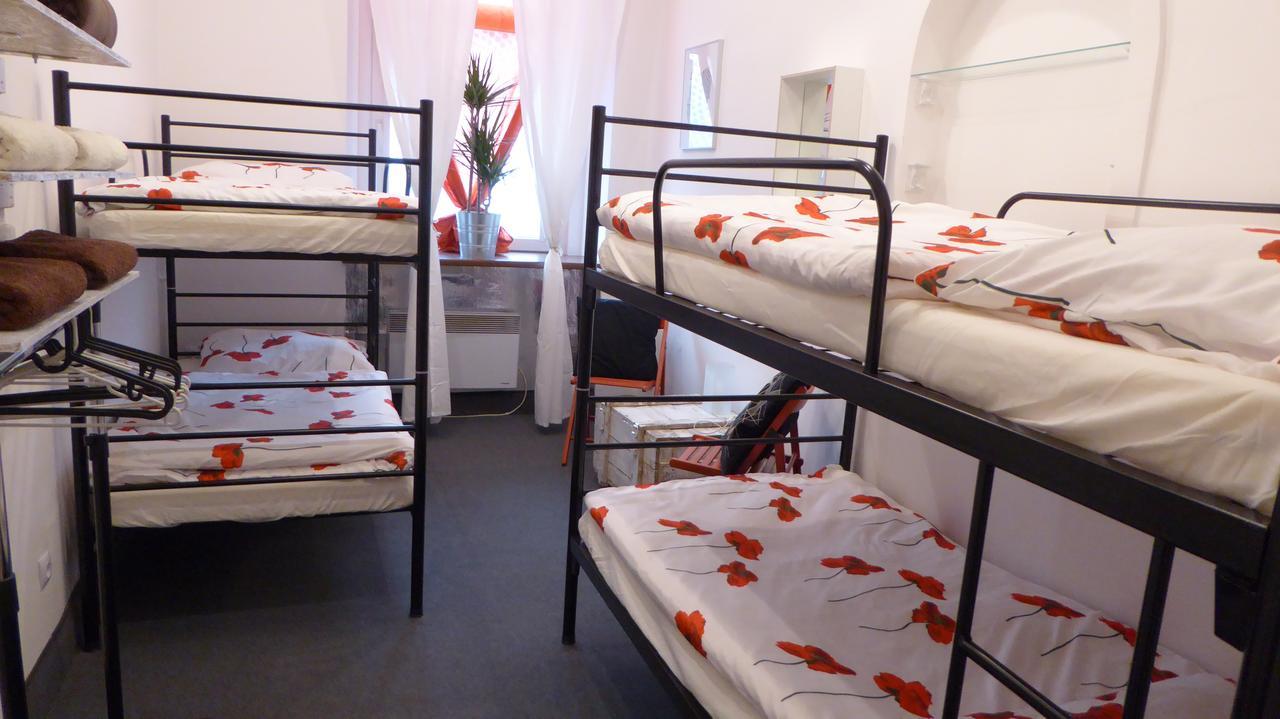 Flyfly Hostel , Darmowy Parking , Rezerwuj Przez Urzadzenia Mobilne -10 Procent Wrocław Eksteriør billede